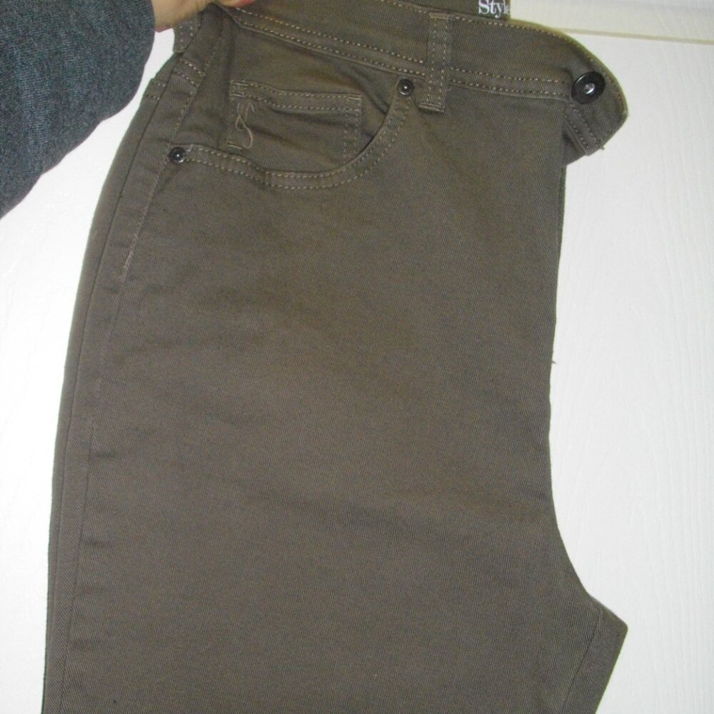 Women's Style & Co cocoa brown denim jeans. Size 10. New.